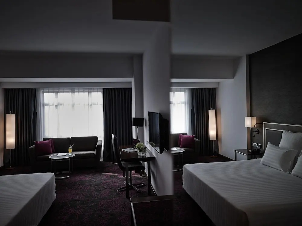 Executive Double Club room with city view (full double bed)