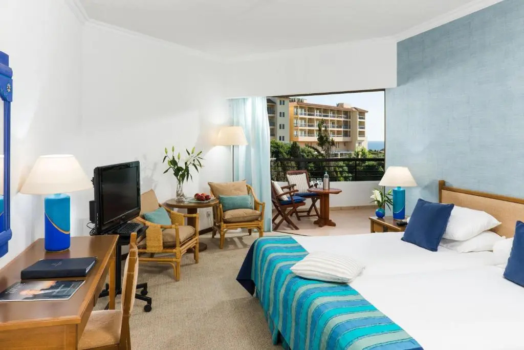 Coral Beach Hotel and Resort - Chambres