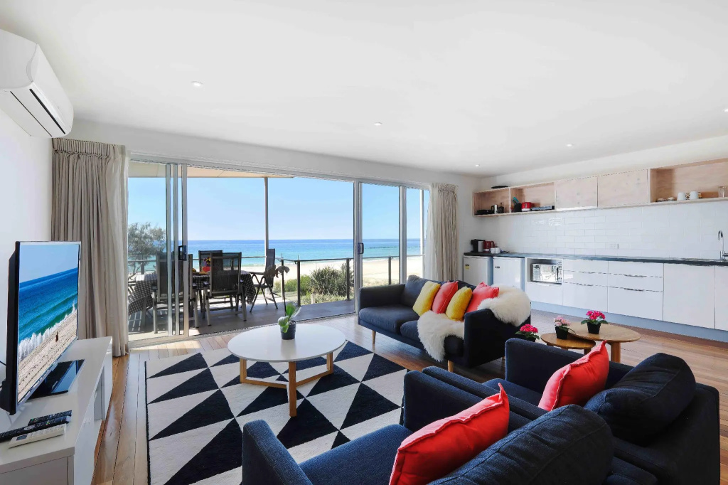 2 Bedrooms Apartment with sea view