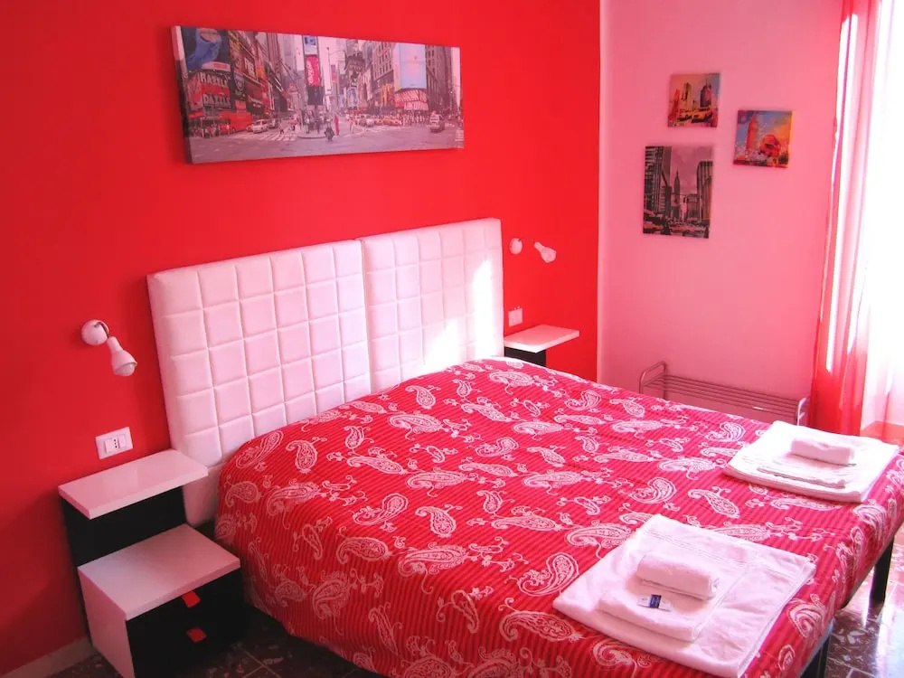 Standard Double room with city view (full double bed)