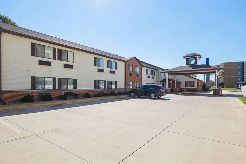Baymont Inn & Suites Waterloo