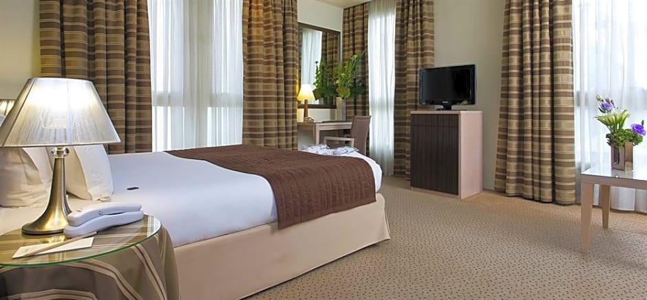 Le Pera Hotel 85
