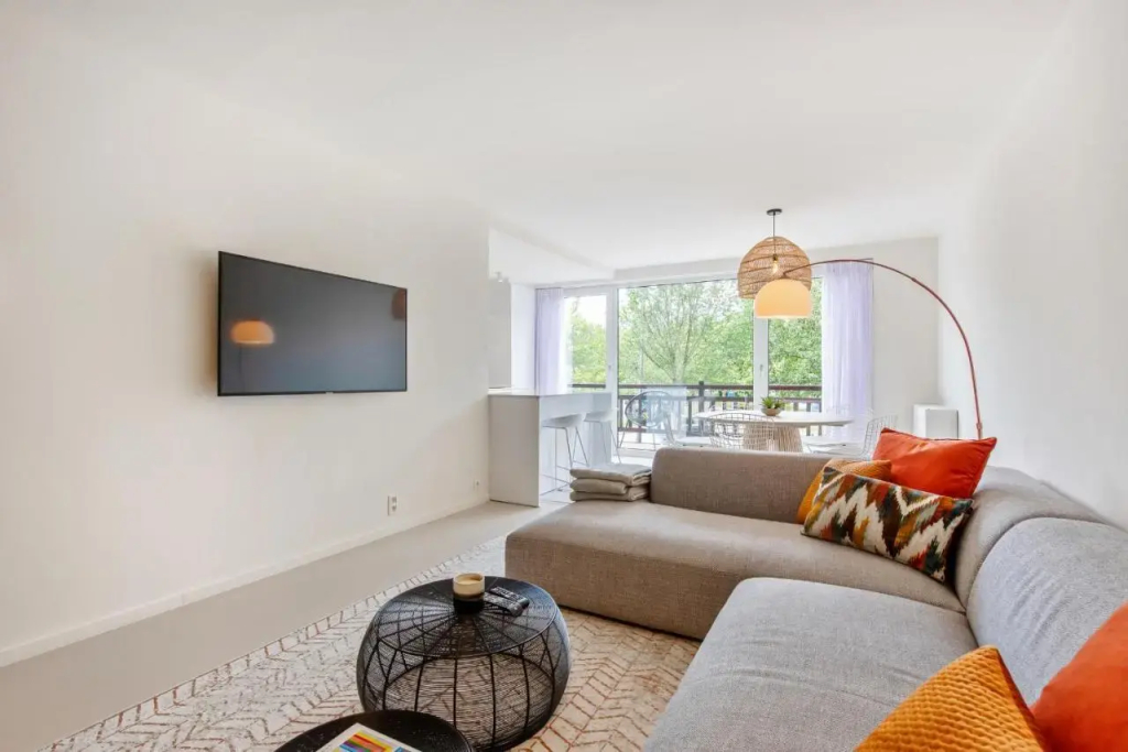 Beautifully renovated appt with big cosy terrace - фото 2