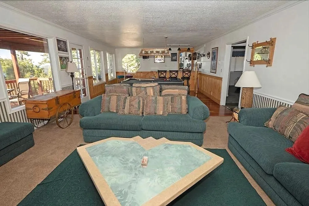 4192 Saddle Road 5 Bedroom Home by RedAwning