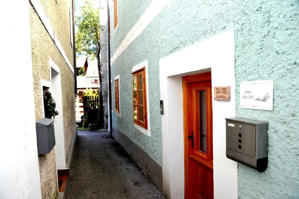 Haus am Hof 15th century house in the city center with lake view balcony