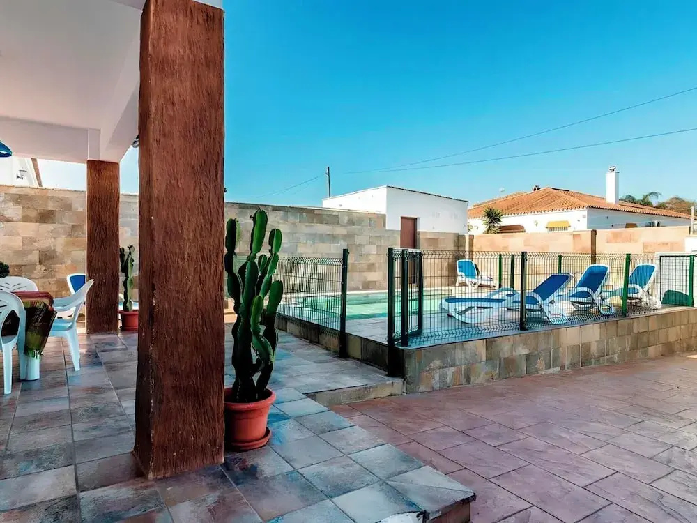 Chalet con piscina privada familias