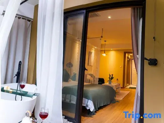 1 Bedroom Standard Double room with river view (full double bed)
