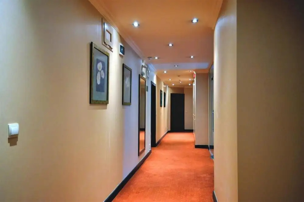Lobby & Reception