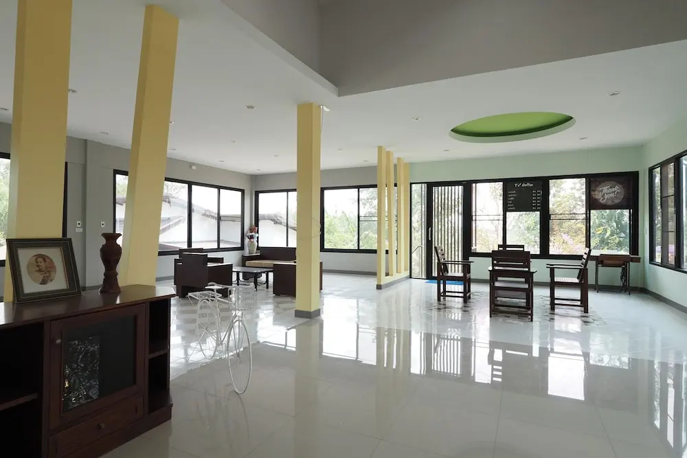 Lobby & Reception