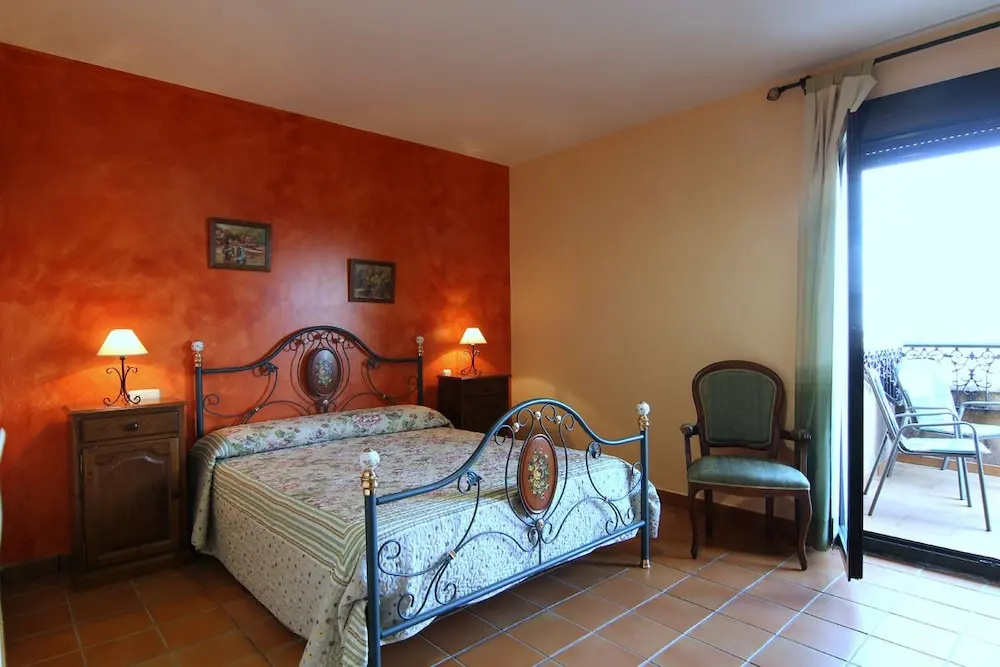 Superior Double room with balcony (full double bed)