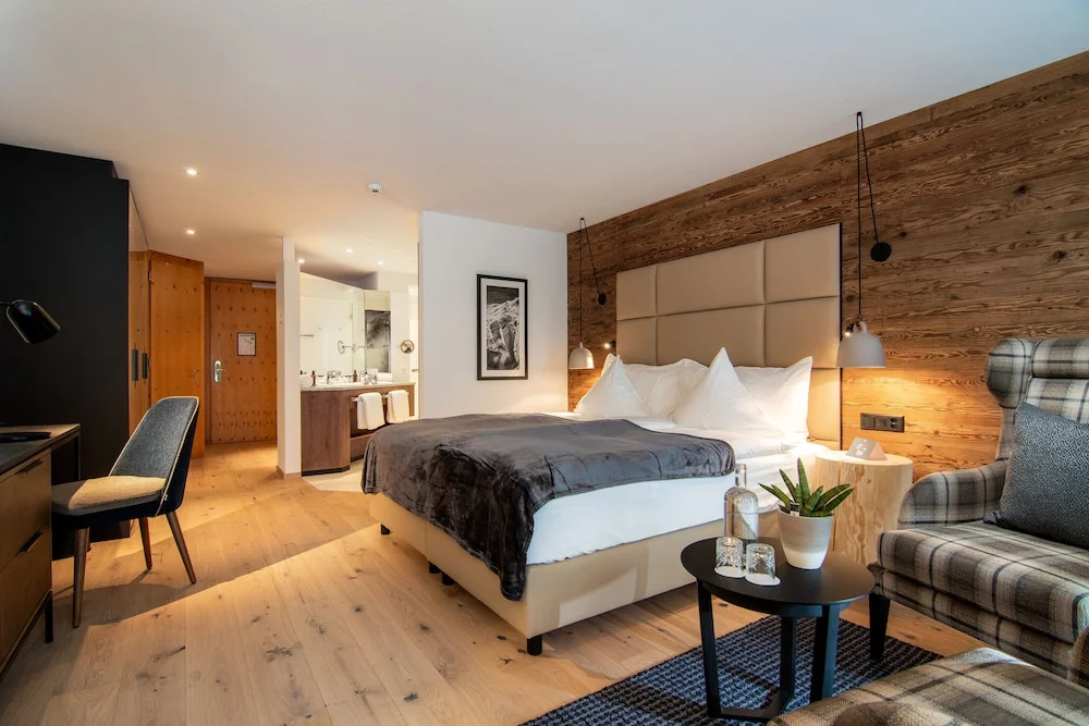 Superior Double room with balcony (full double bed)