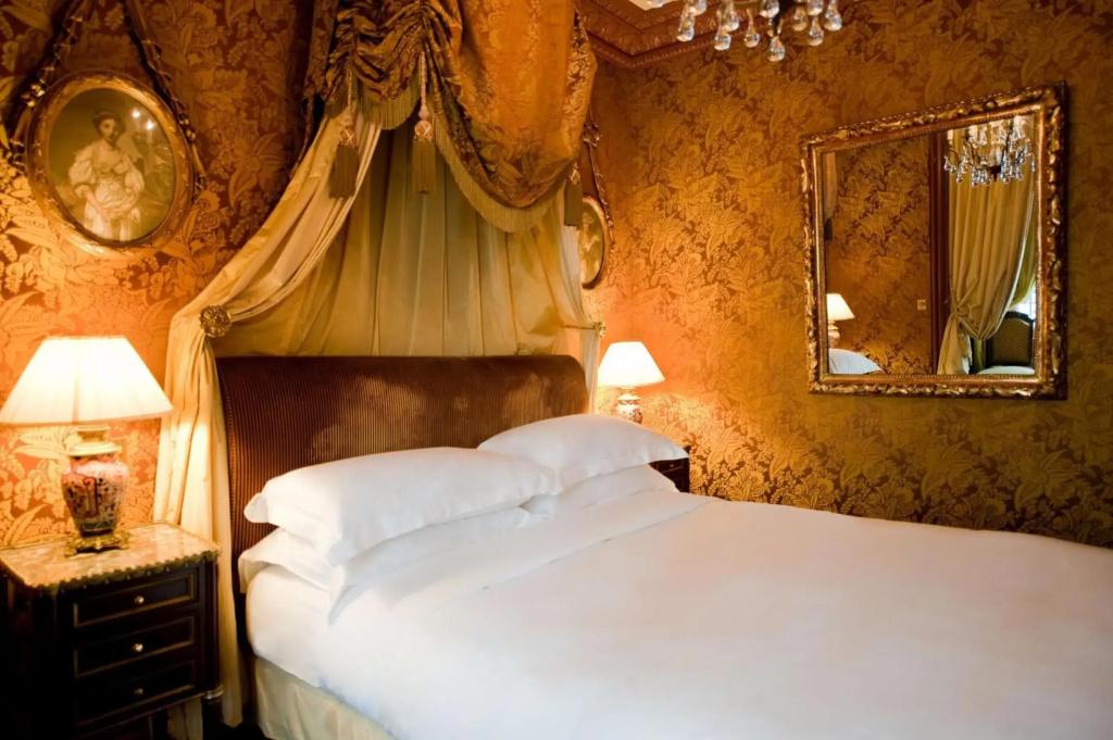 L'Hotel 23