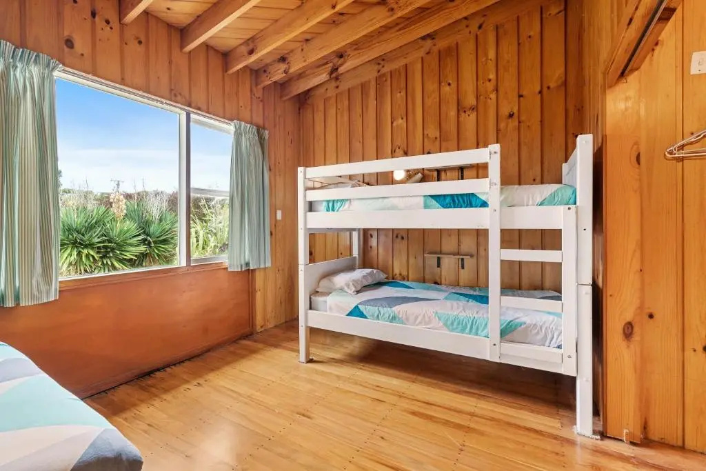 Queenie - Waikanae Beach Holiday Home