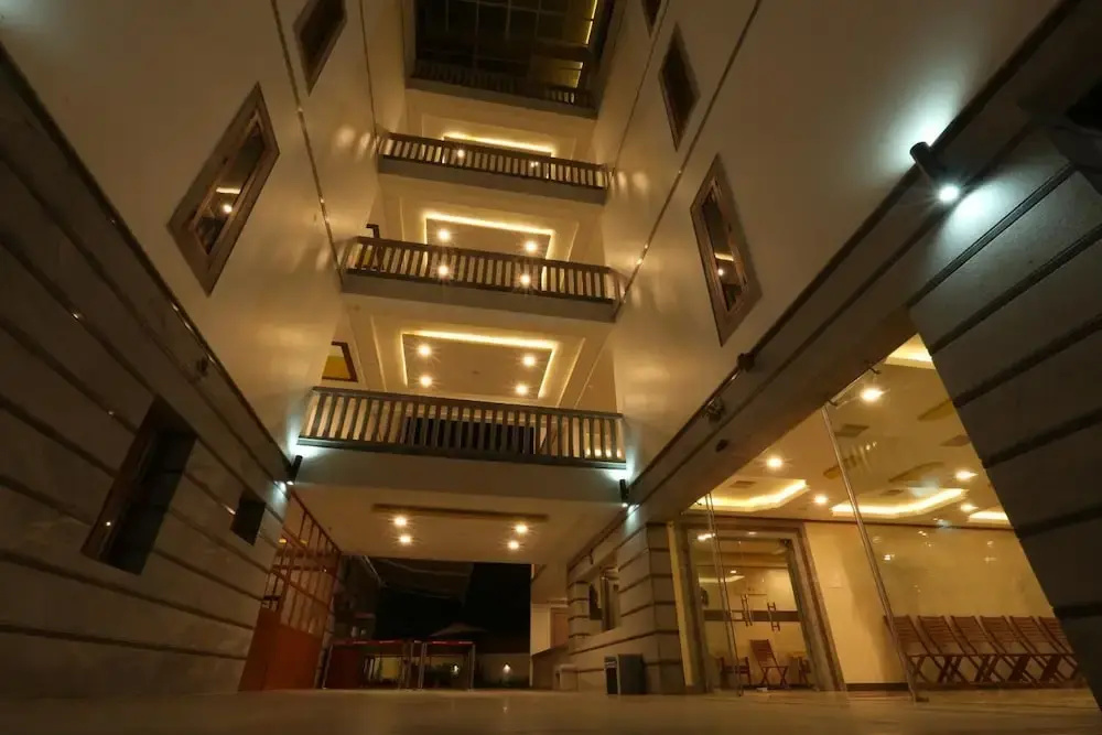 Lobby & Reception