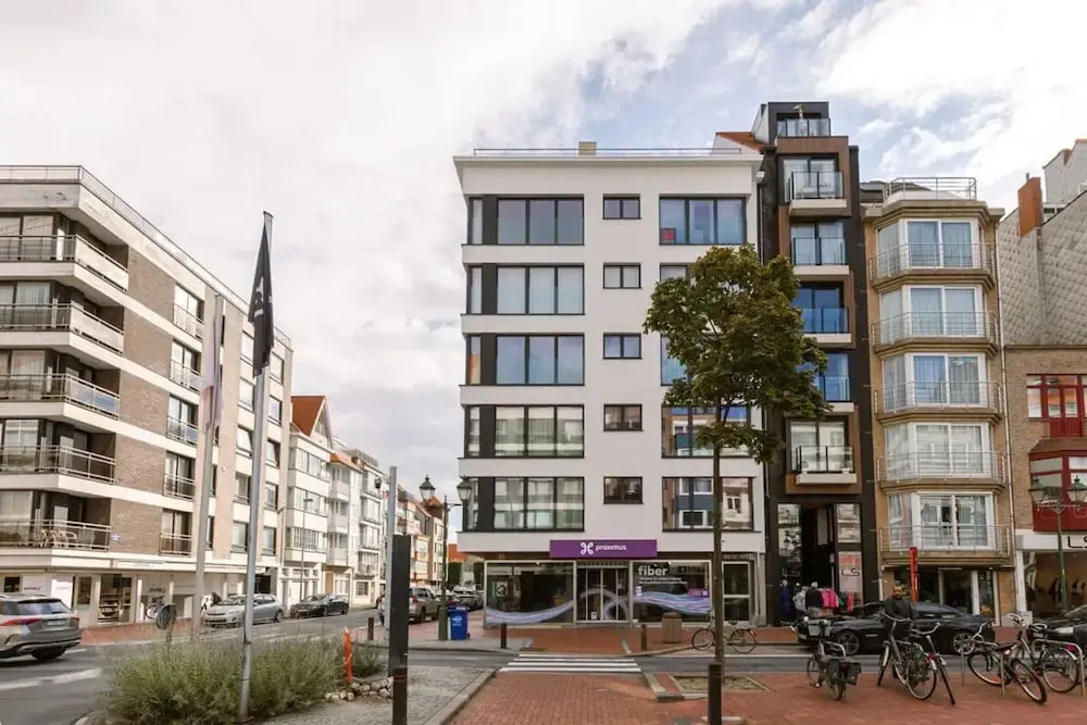 Stunning Apartment on top Location With Parking