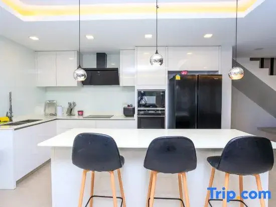 Thai Home Serenity Jomtien 4B Luxury villa