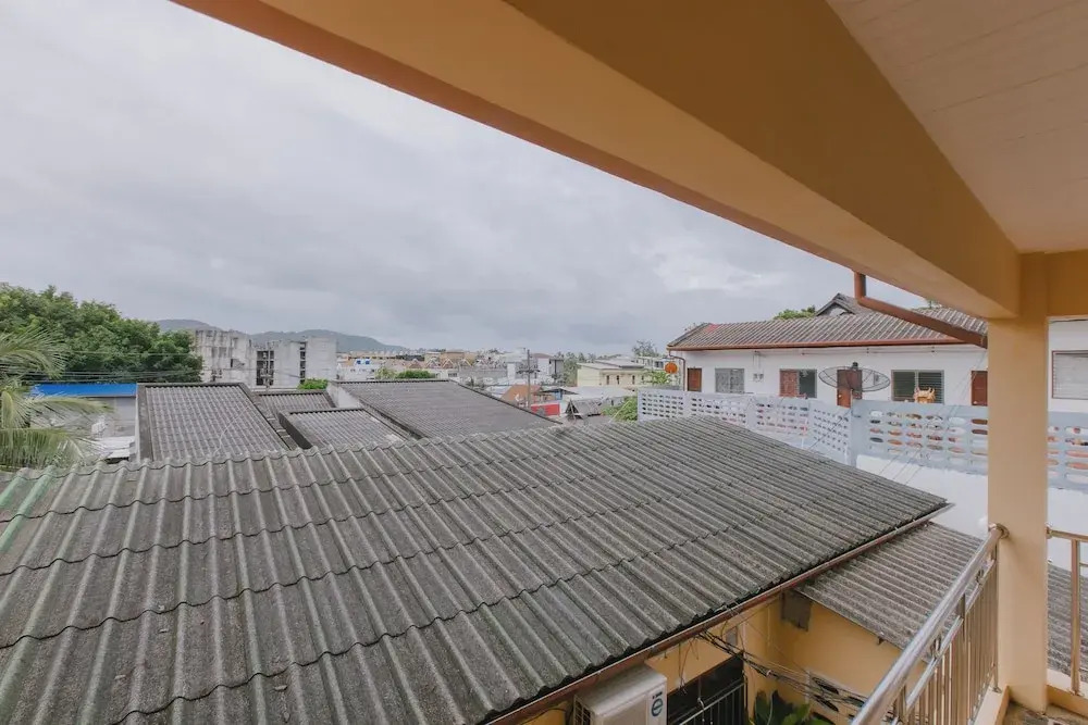 Трёхместная студия с балконом в Kataonsea Bungalows