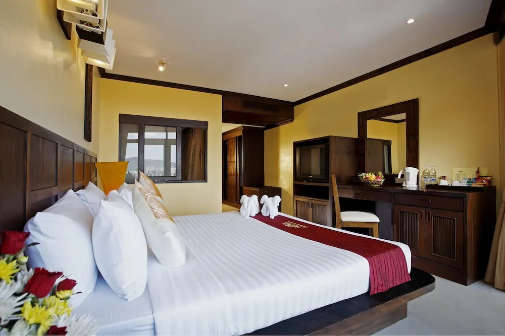 Двухместный номер Deluxe с балконом двуспальная кровать в Club Bamboo Boutique Patong Beach Resort