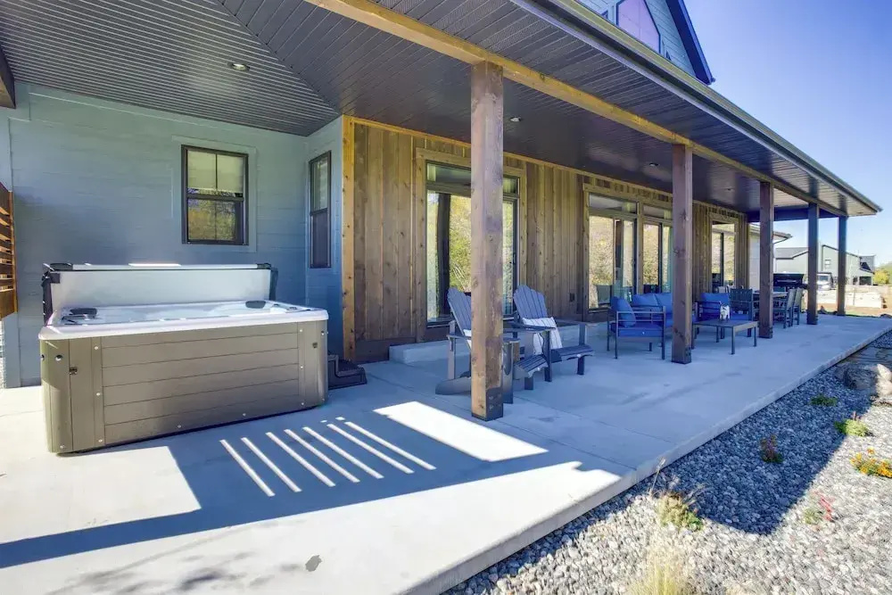 3 Mi to Dtwn Red Lodge: Mtn-view Home w/ Hot Tub
