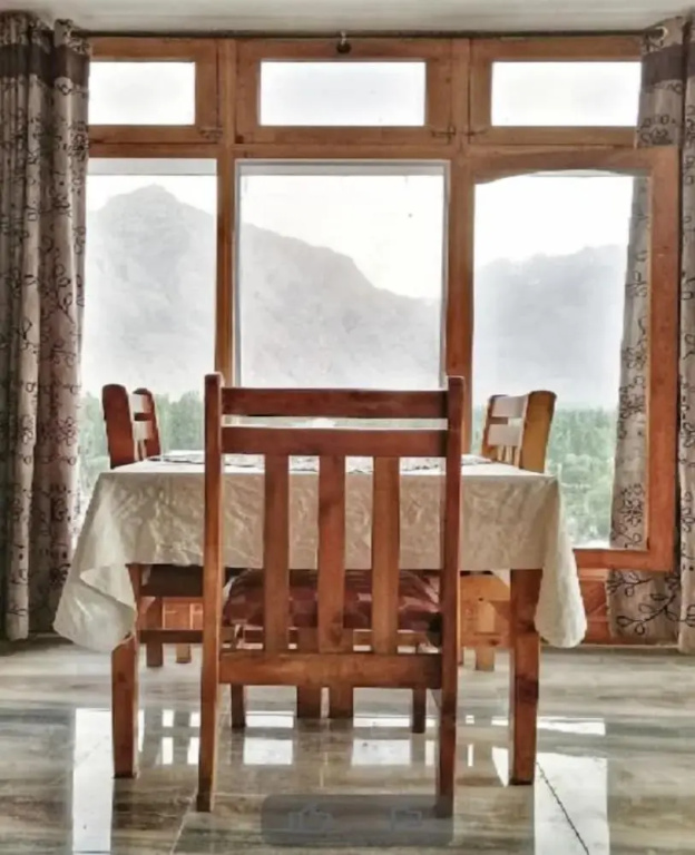 Deluxe Double room with balcony (full double bed)