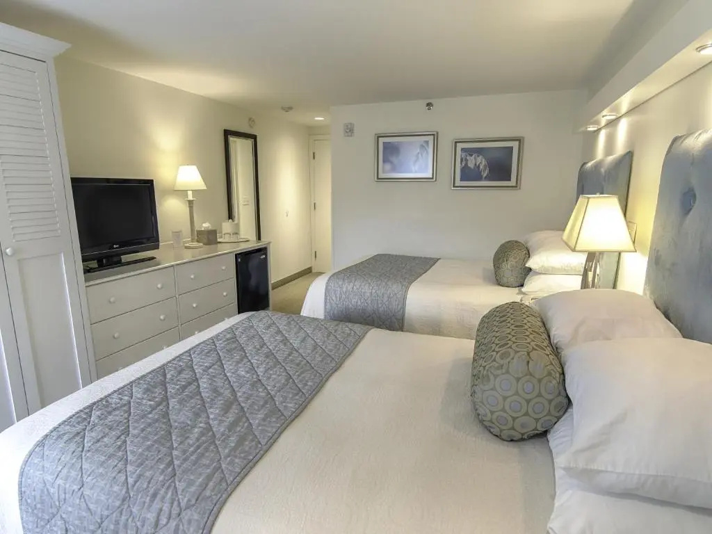 Standard Quadruple room with street view