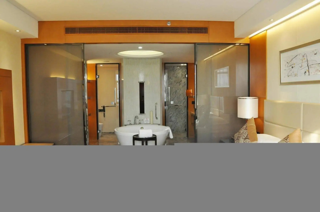 Happiness Hotel - Général
