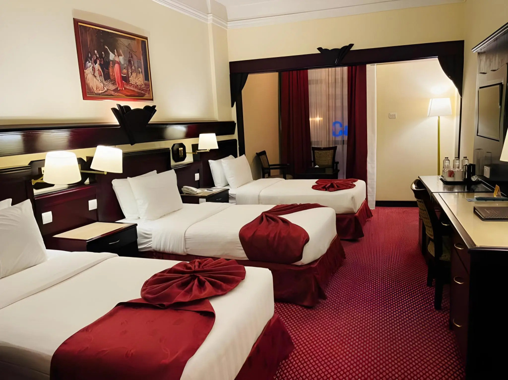 Claridge Hotel — 3