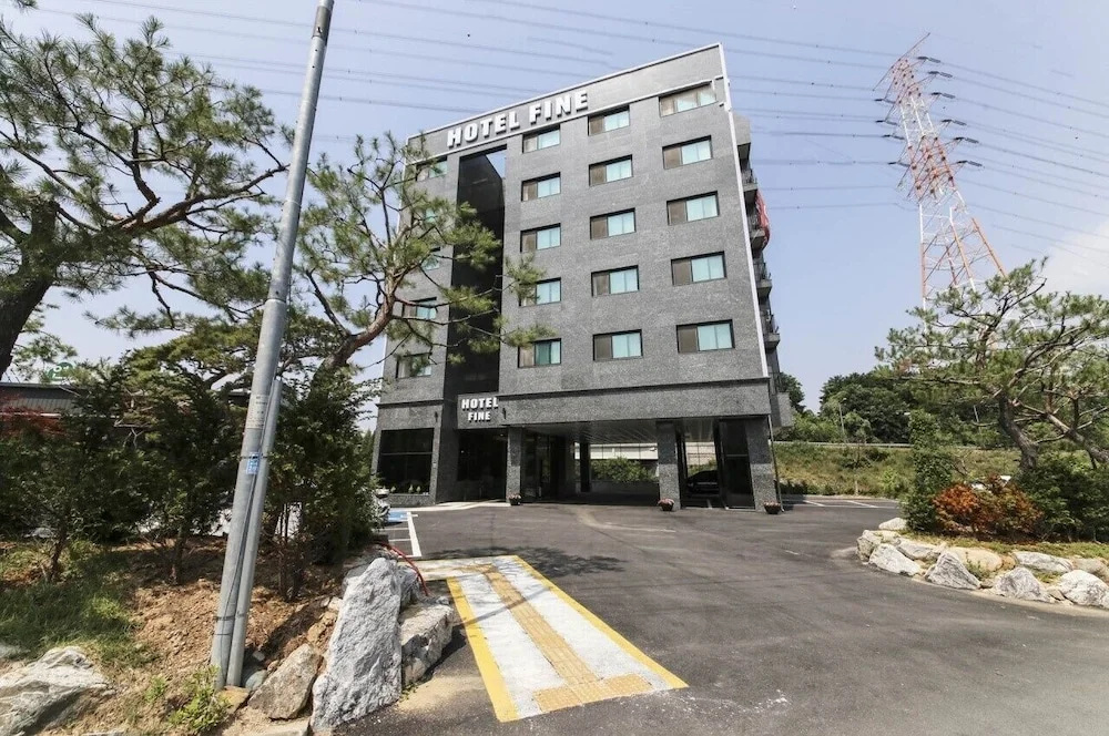 Fine Hotel