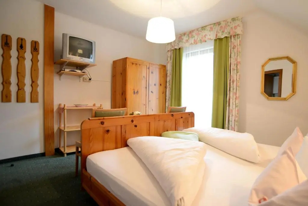 Standard Double room with balcony (full double bed)
