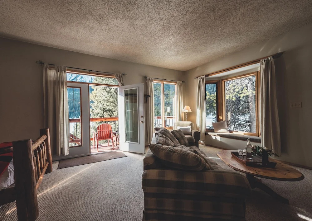 Double Suite with balcony and with mountain view (full double bed)