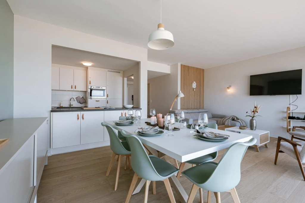 Bright seaview apartment in Oostende