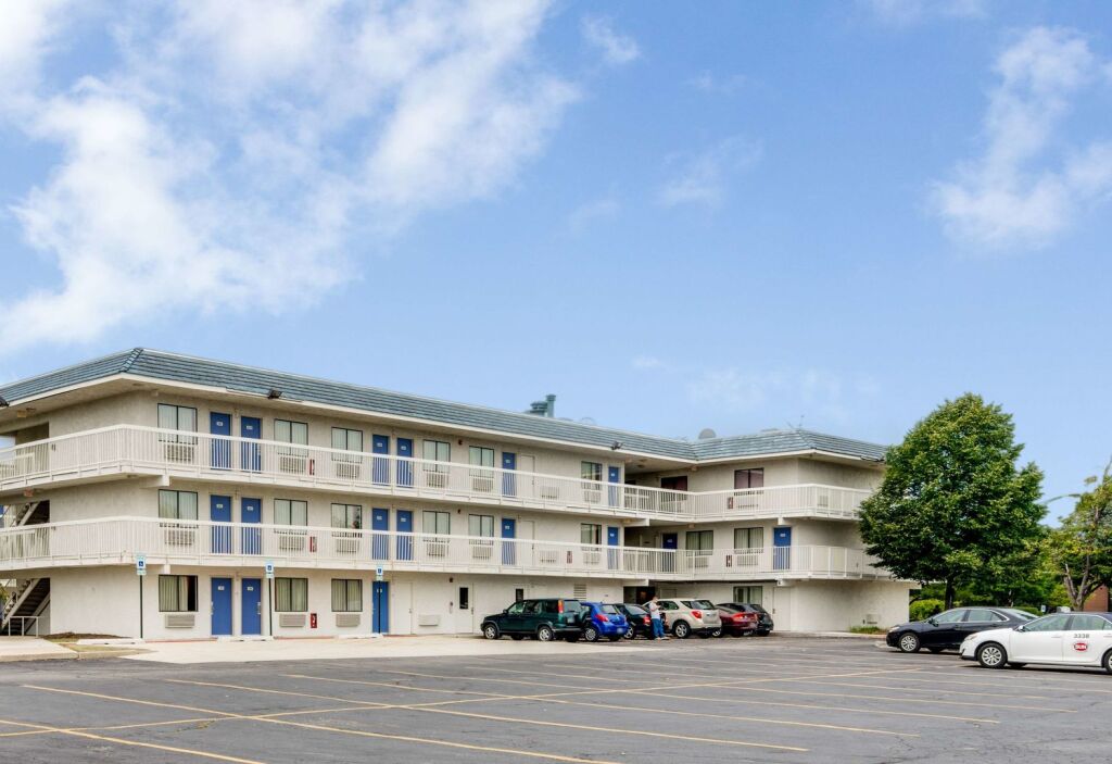 Motel 6 Elk Grove Village, IL image