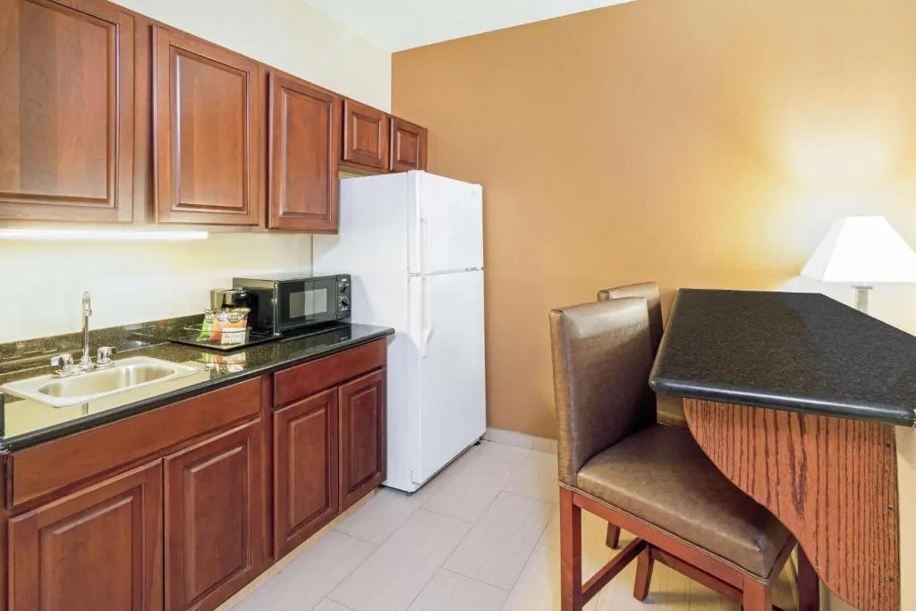 La Quinta Inn & Suites by Wyndham Midwest City - Tinker AFB - Chambres
