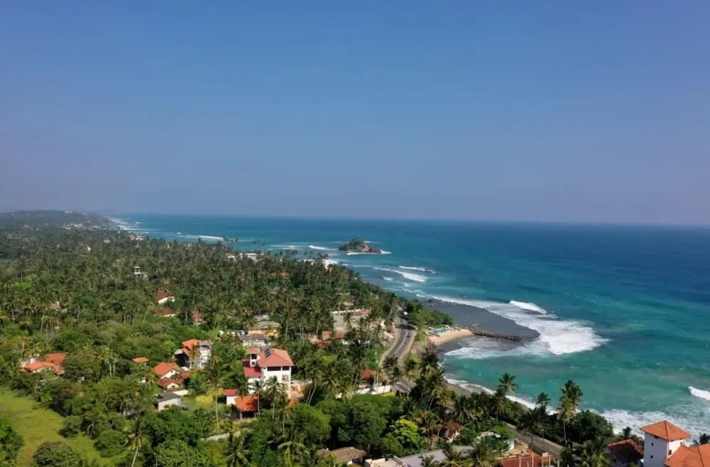 Beautifully Renovated Family Village House Within Walking Distance To The Beach