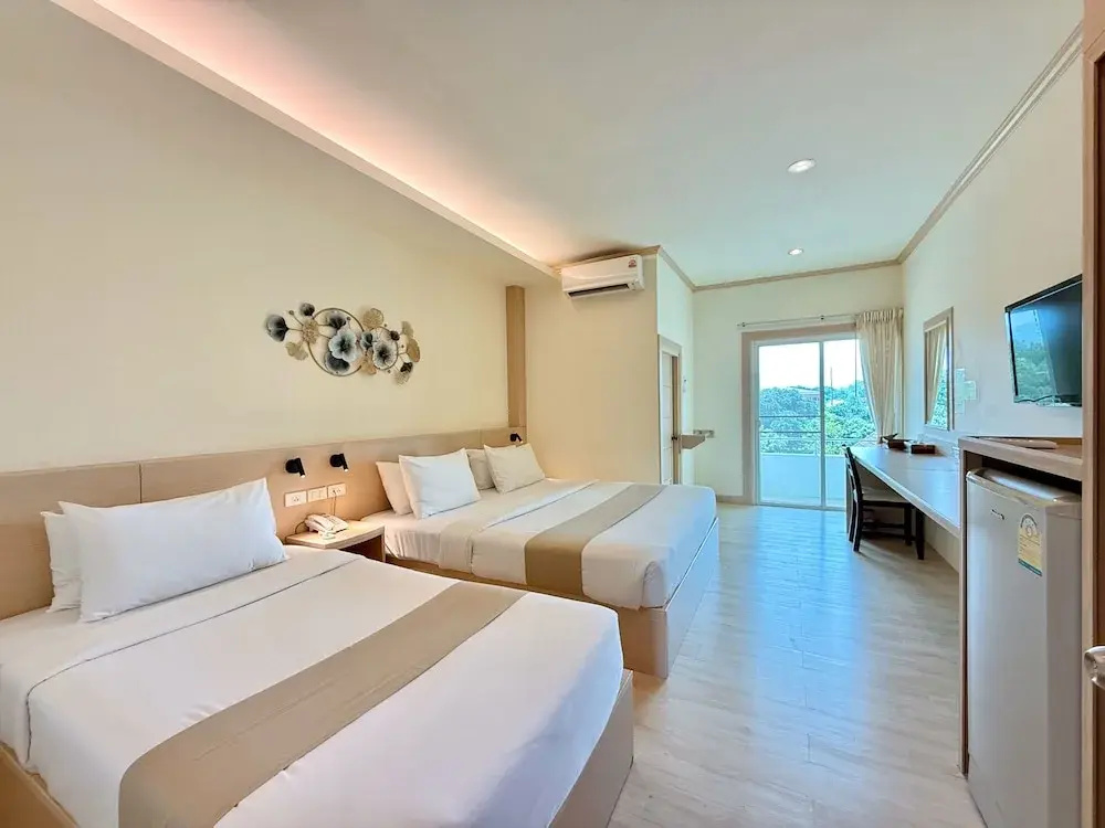 Deluxe Double room with city view (twin beds)