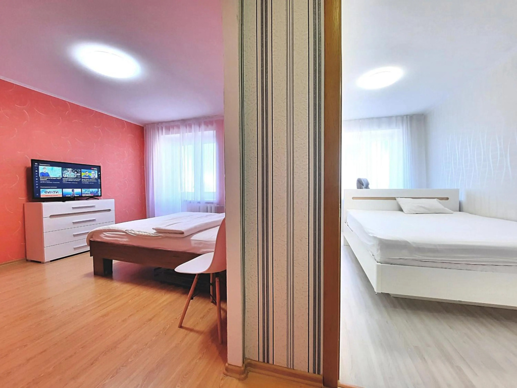 Красное и белое Сеть апартаментов Alex Apartments Бесконтактное заселение 24-7