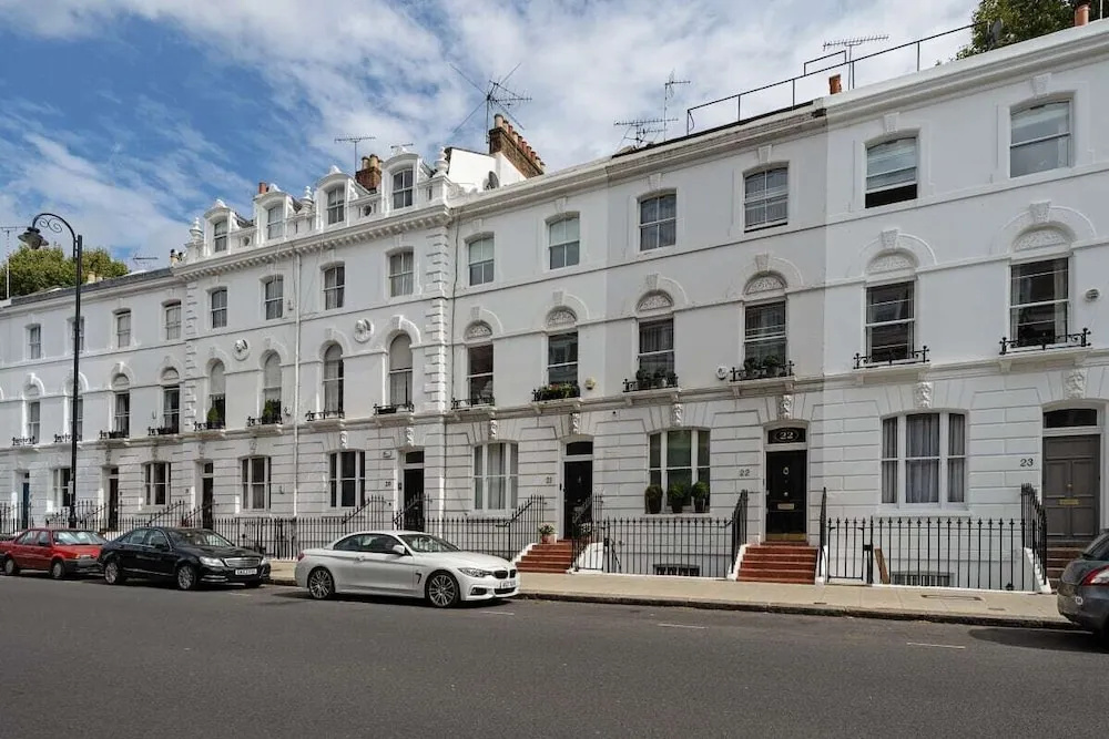 Sophisticated 2-bed, 2-bath apt in Chelsea