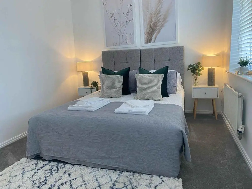 2 Bedrooms Apartment