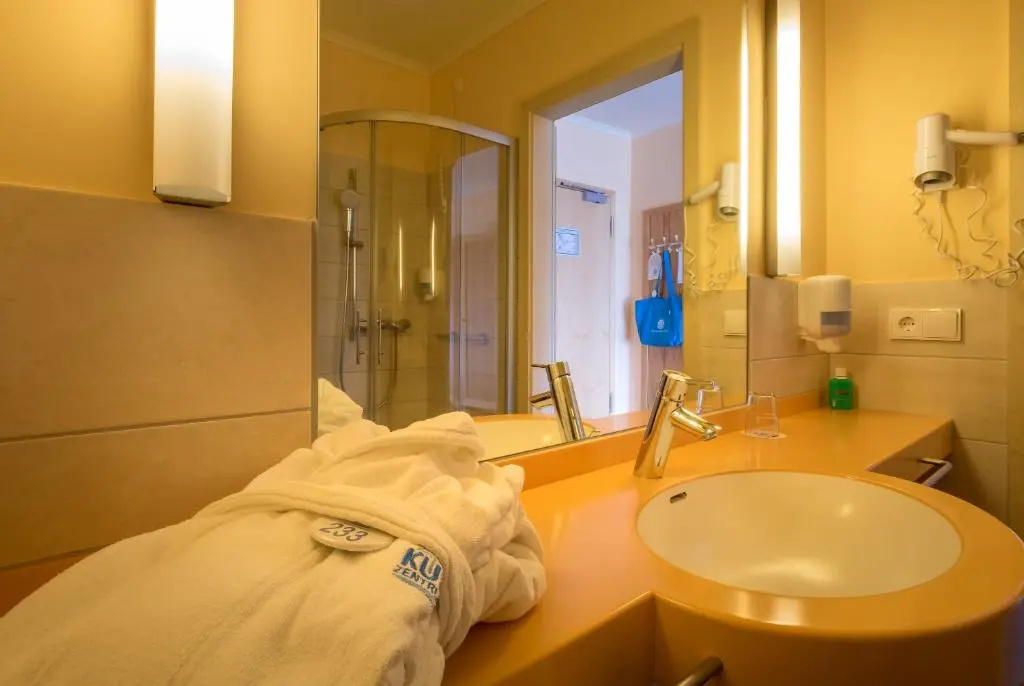 Standard Double room with balcony (full double bed)