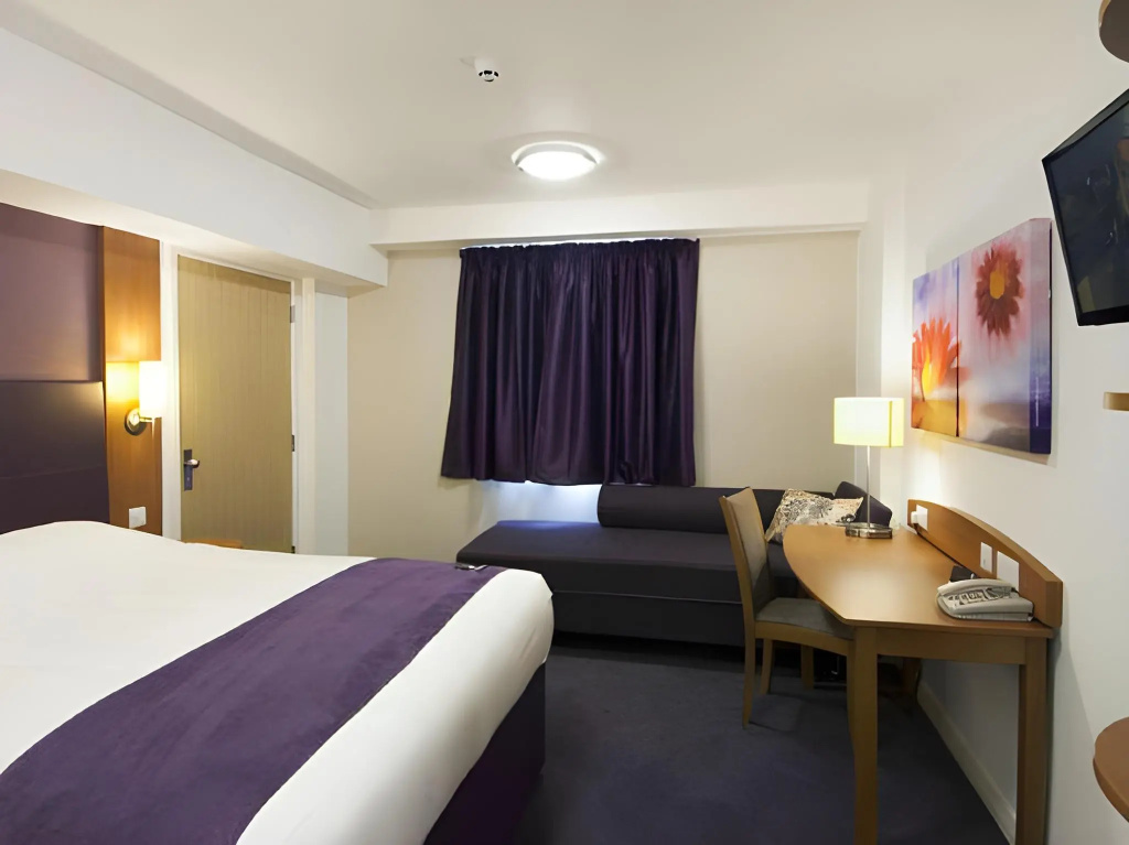 Premier Inn London Twickenham East — фото