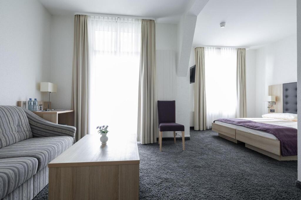 Hotel Lötschberg by null