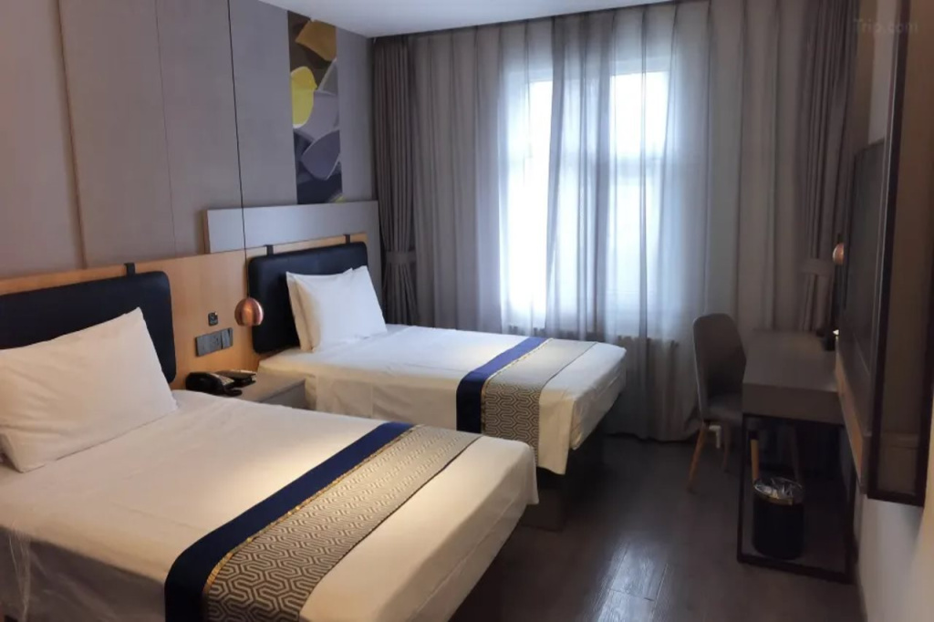 Homeinn Selected Hotel (Qiqihar Longhua Road Dashang Xinmate)