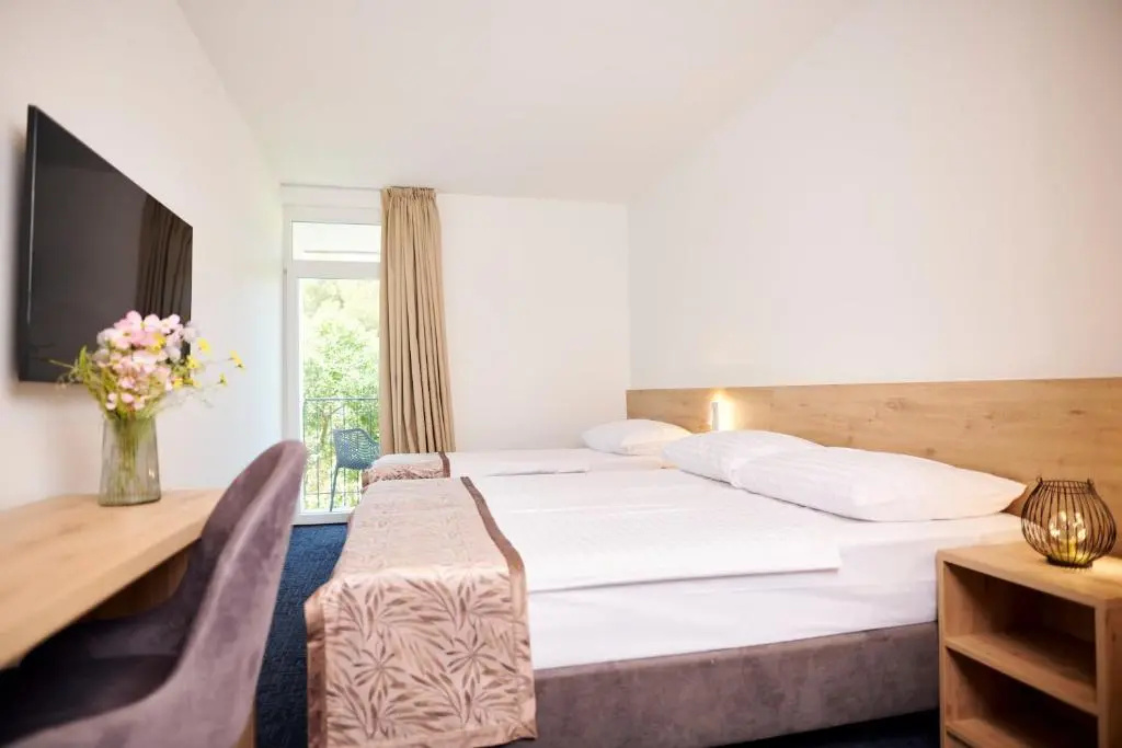 Standard Triple room with balcony
