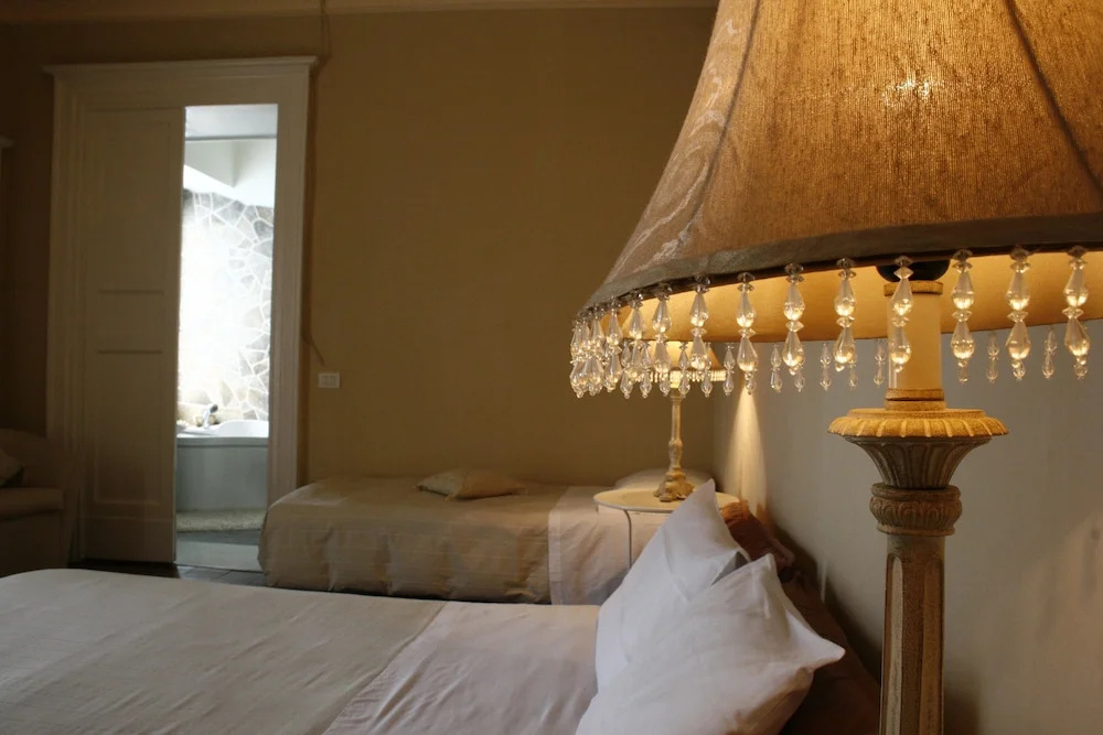 Deluxe Double room with balcony (full double bed)