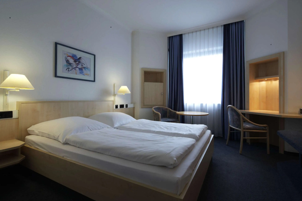 Business Double room (full double bed)