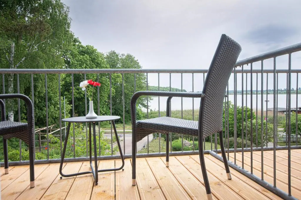 Apartment with balcony and with lake view