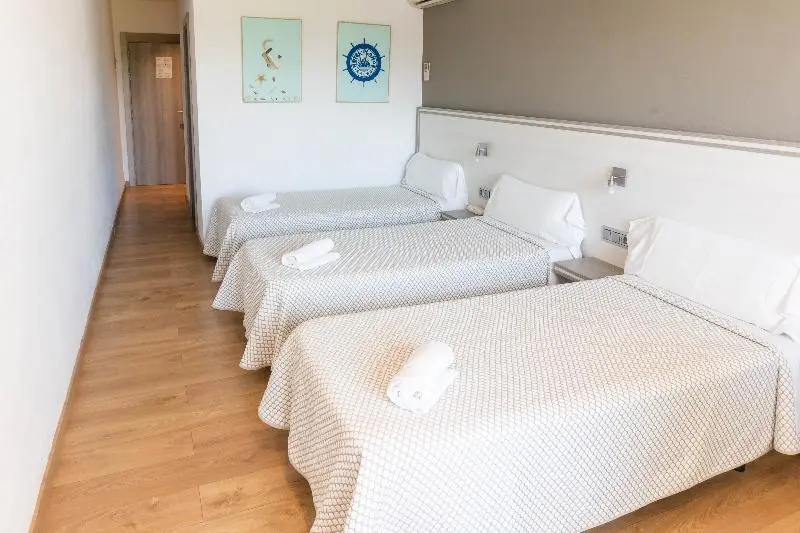 Standard Triple room with balcony