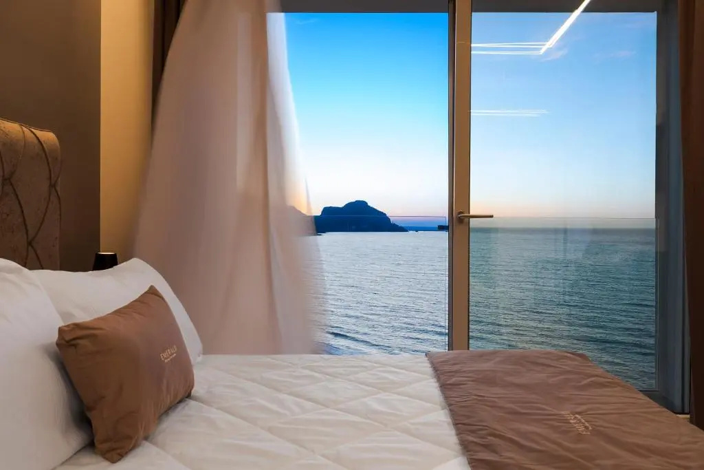 Deluxe Double room with sea view (full double bed)