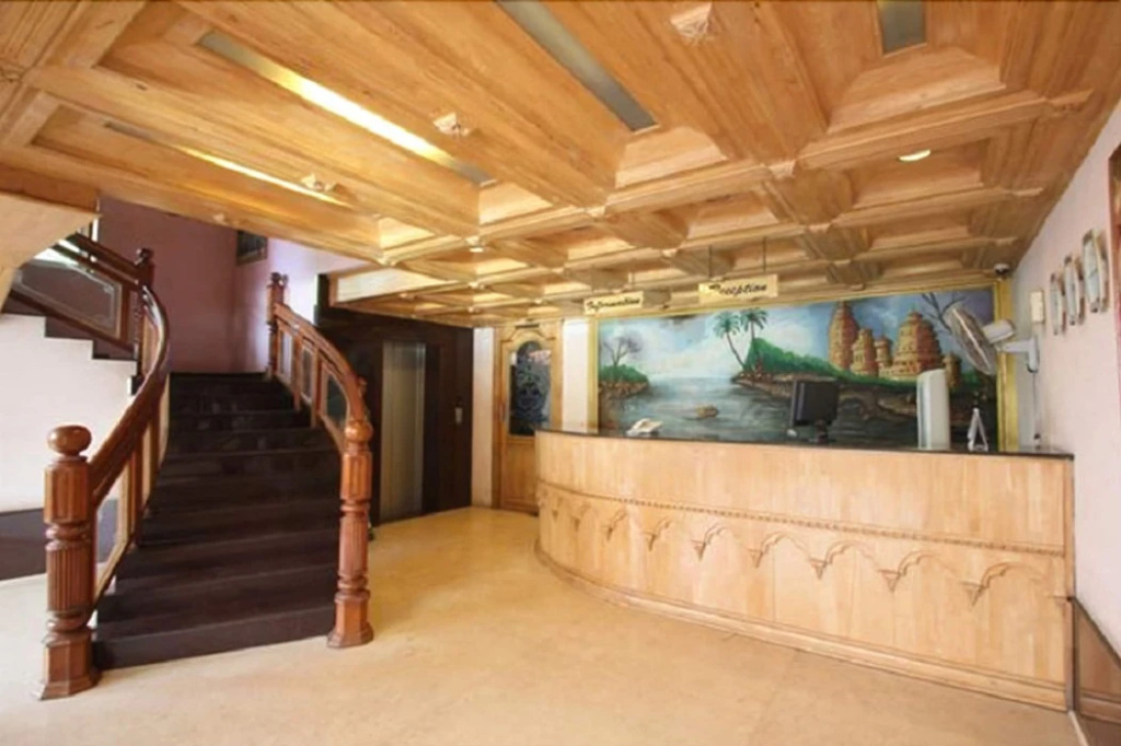 Lobby & Reception