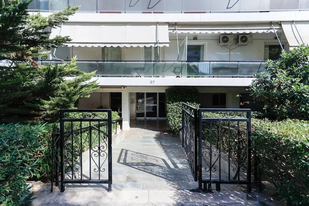 Modern 2-bedroom Apartment in Downtown Glyfada